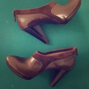 CoSTUME NATIONAL brown leather & suede ankle boots